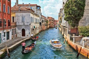 Read more about the article Ultimate Guide to Moving to Italy from the UK