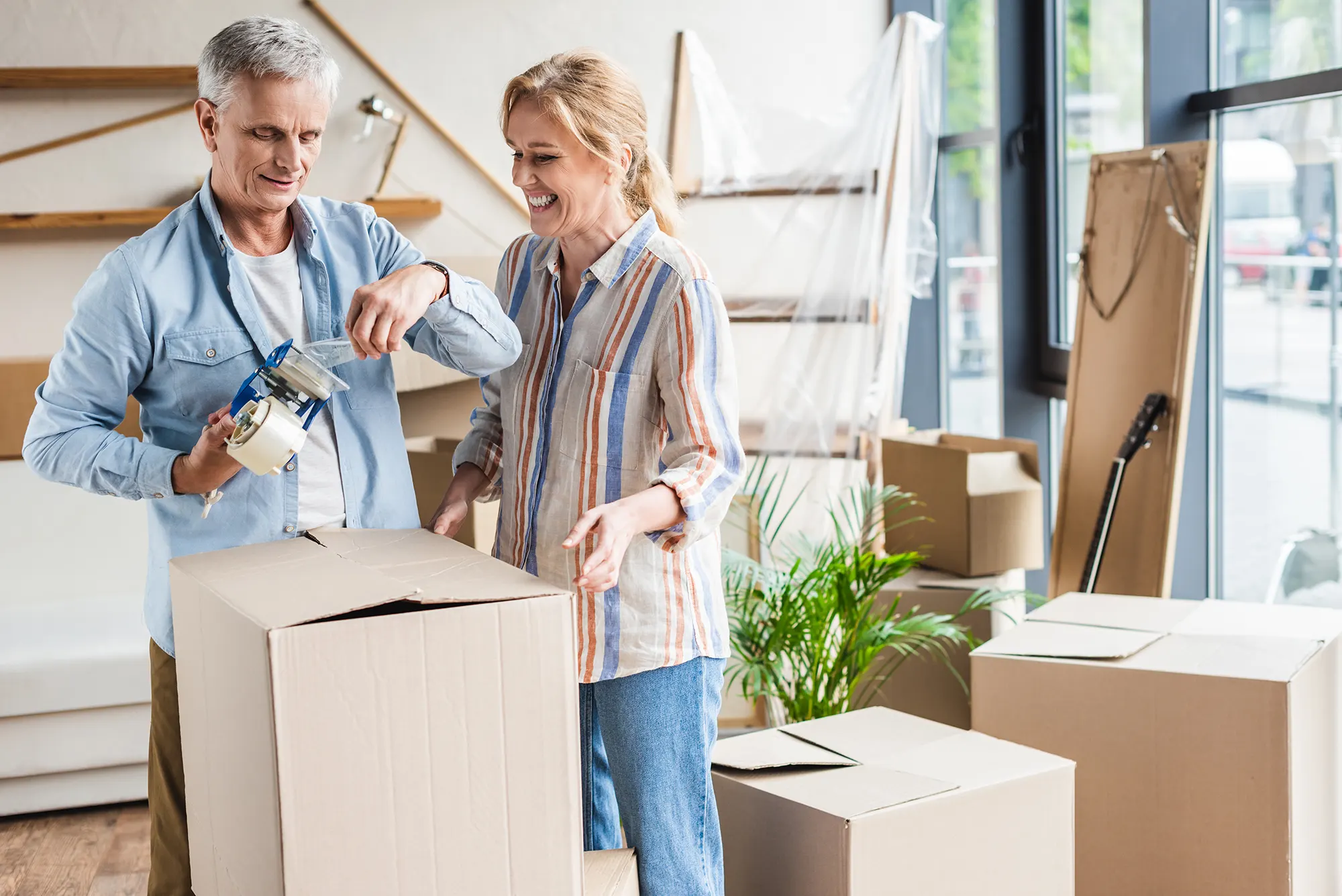 Couple-packing-for-move