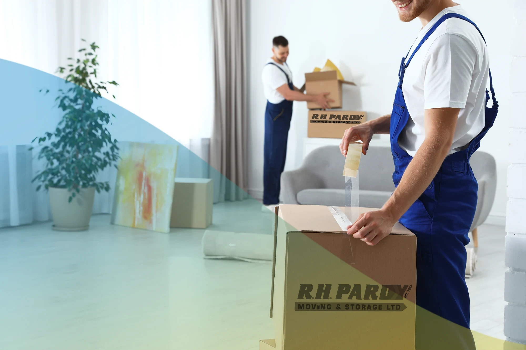 A moving company service helping packing to move home