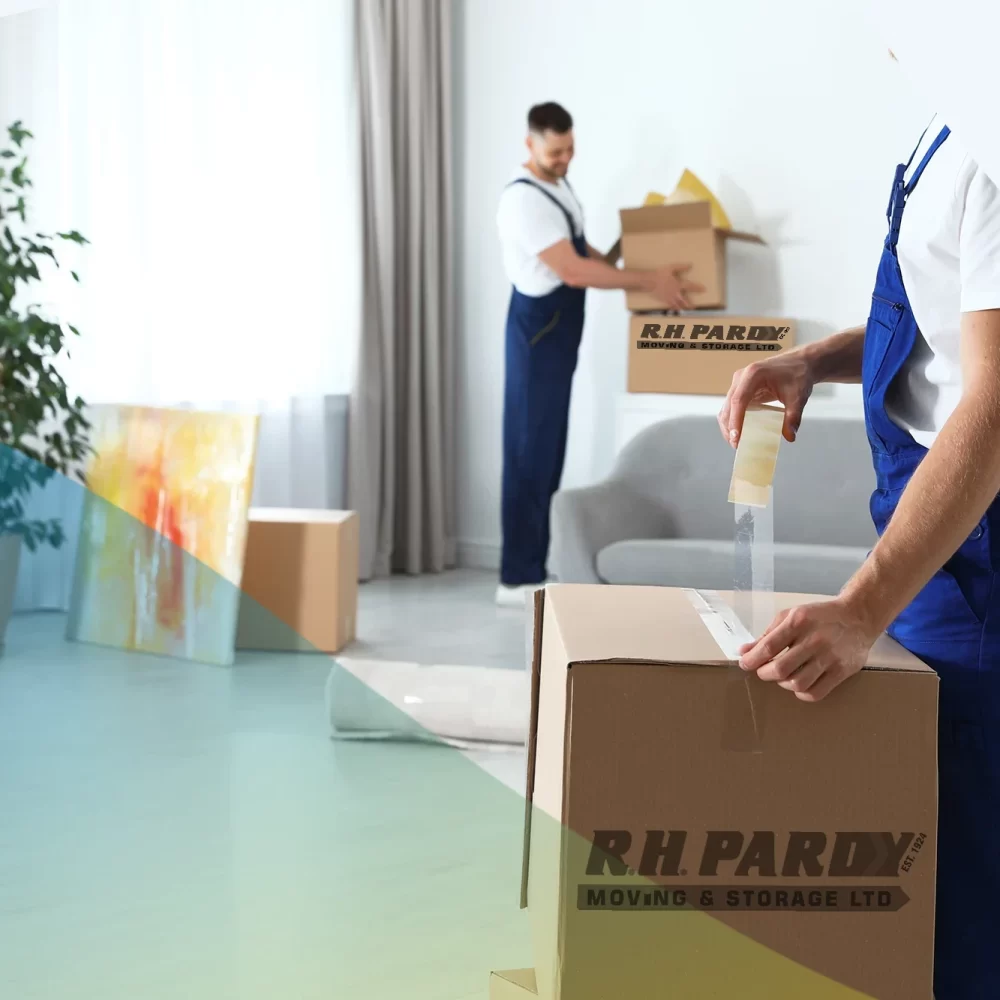 A moving company service helping packing to move home