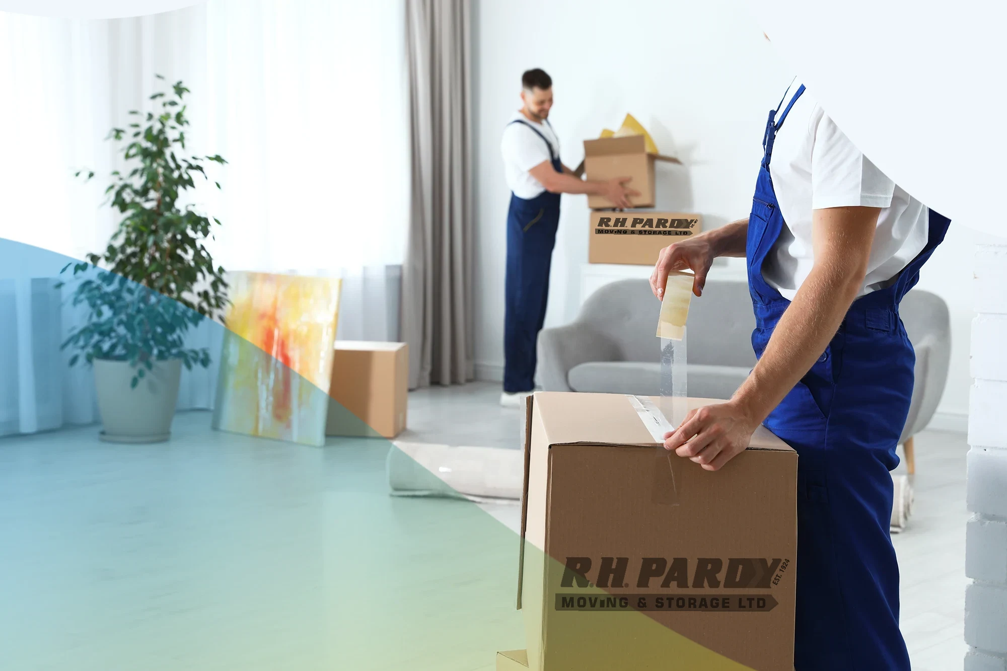 A moving company service helping packing to move home