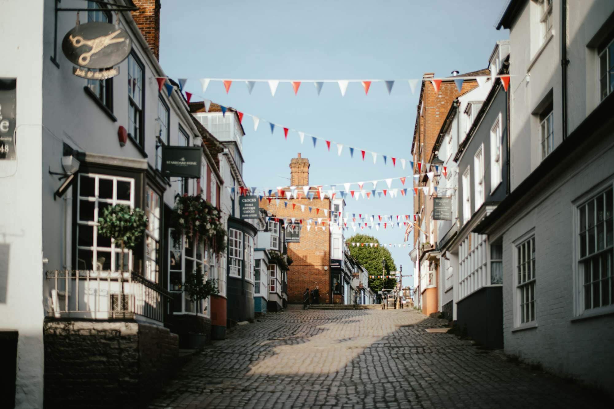 You are currently viewing Living in Lymington: A Comprehensive Guide to the Area