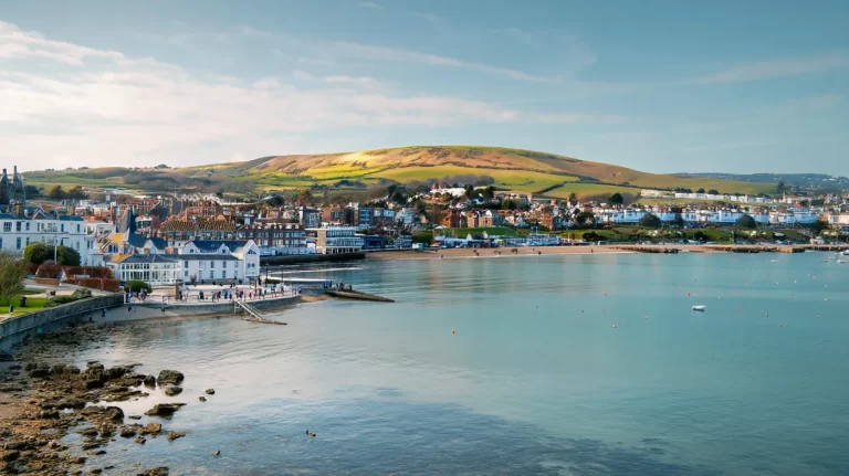 Read more about the article Living in Swanage – 9 Reasons to Make the Move