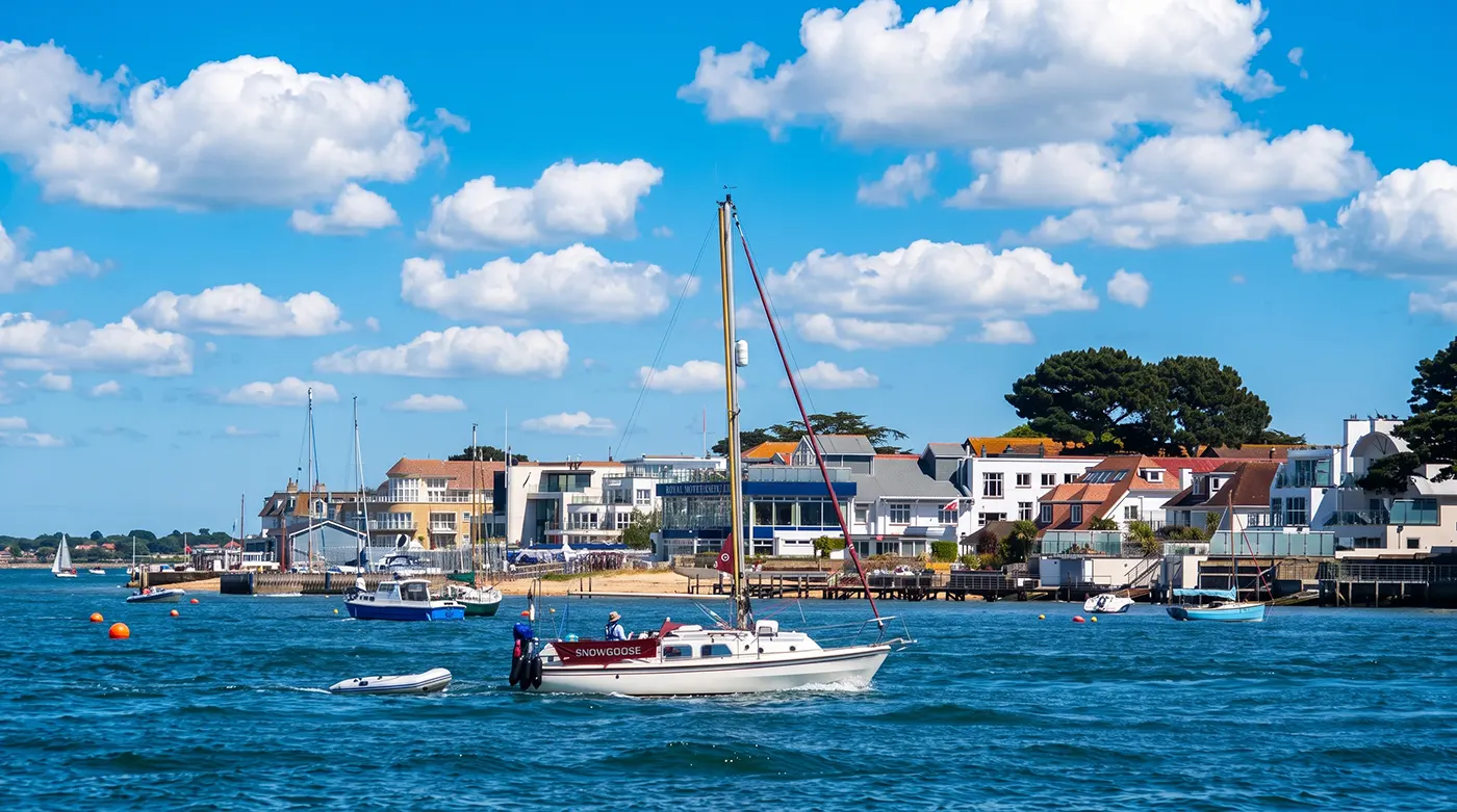 Removals in Sandbanks What You Need to Know About Moving on or off One of the UK's Most Expensive Peninsulas (2026)